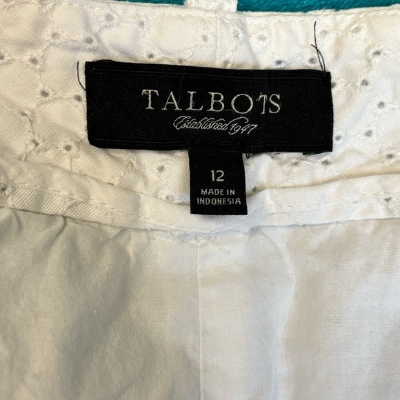 Talbots White Eyelet Shorts Size 12 Mid Rise Flat Front 5" Inseam - Picture 4 of 7
